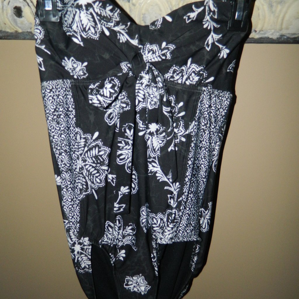 Athena One Piece Swimsuit Black/White Geometric Size 6 (Gg-9)